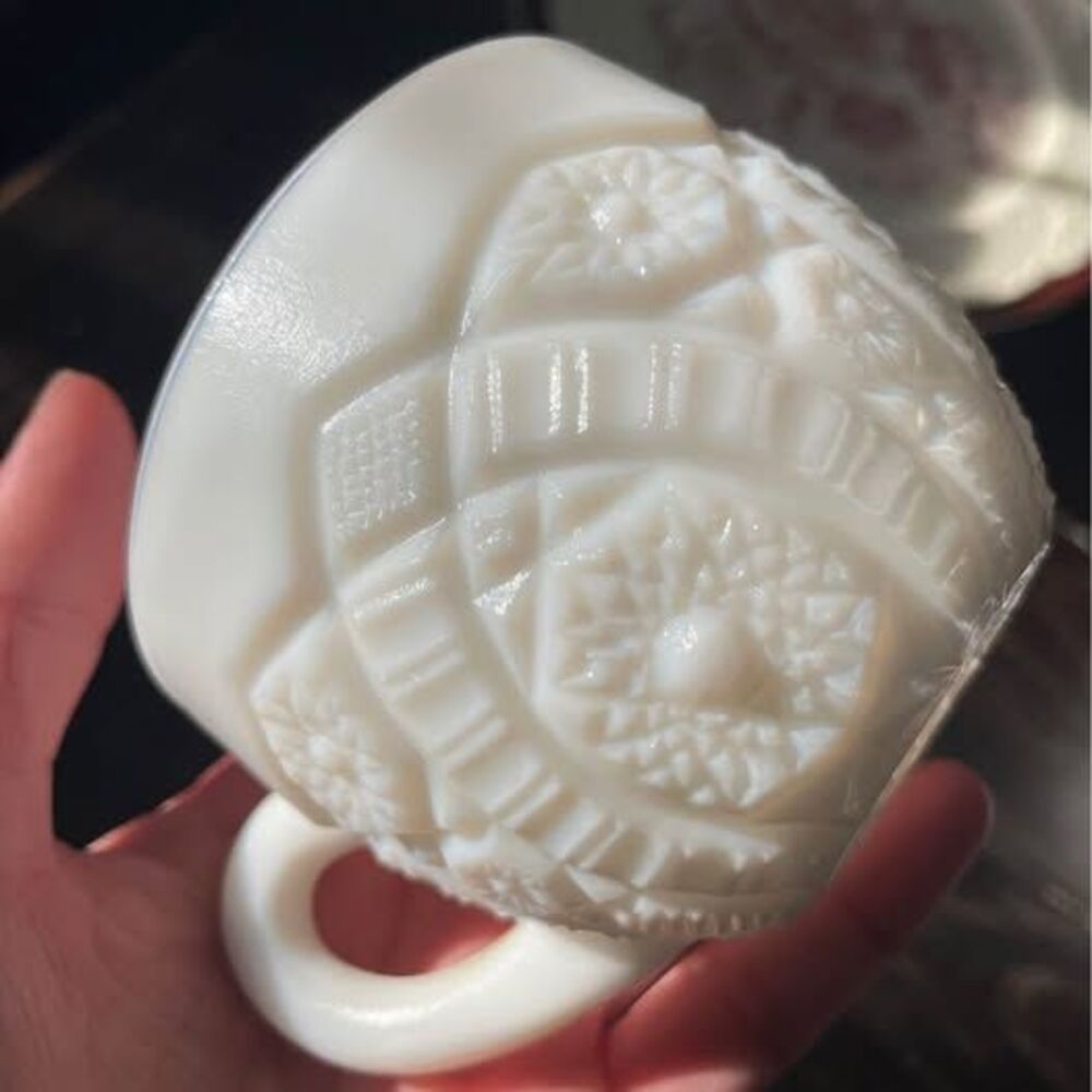 1950’s Vintage Milk Glass Tea Coffee Punch Cups - Picture 5 of 5